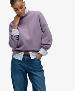 Essential Logo Sweatshirt